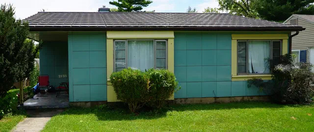 Lustron (1948-1950) was a postwar prefab manufacturer that shipped ~2,500 enameled-steel modular houses nationwide. Roughly 22 came to Massachusetts; 17 are still standing.