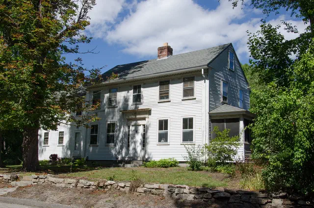 The Federal style (1780–1830) is the architectural signature of post-Revolutionary America — and Boston, Beacon Hill, and Newburyport hold the country's finest concentration.